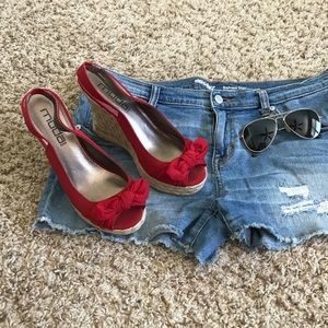 Red peep toe espadrilles 🕶